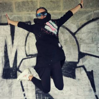 Tak tyhle mikinošaty jsou inspirací našich pubertálních dětí. 😁🙈 Na zadním dílu jsou některé z keců,které slýcháváme velmi...